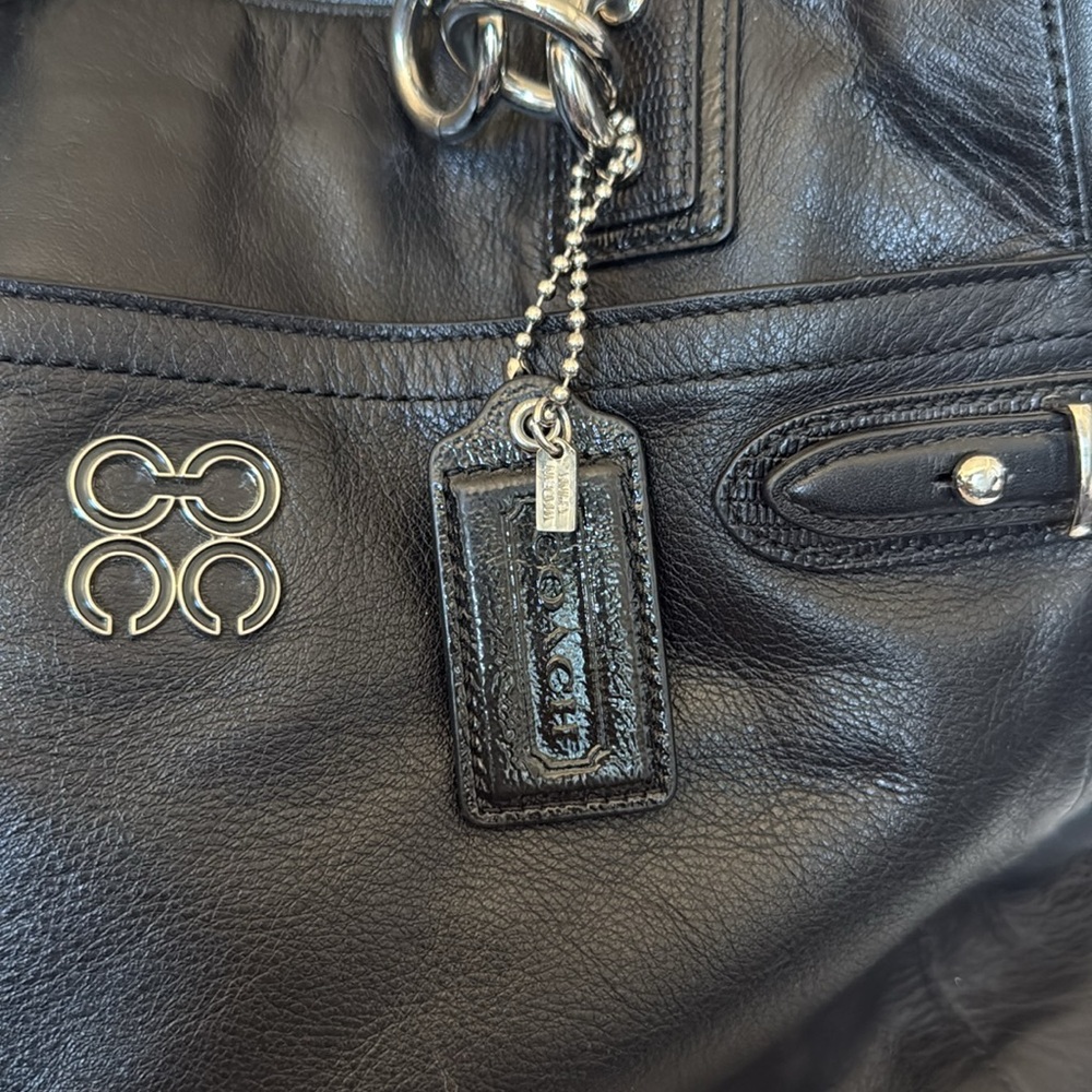 COACH Elegant Black Leather Tote Bag - Picture 3 of 17